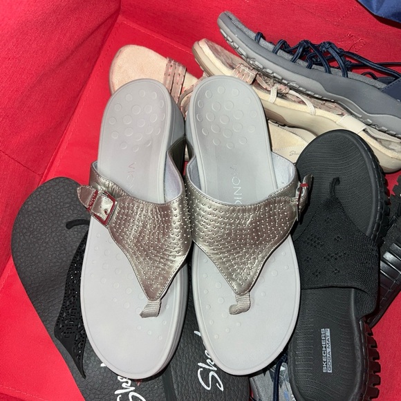 Vionic - Picture 2 of 6